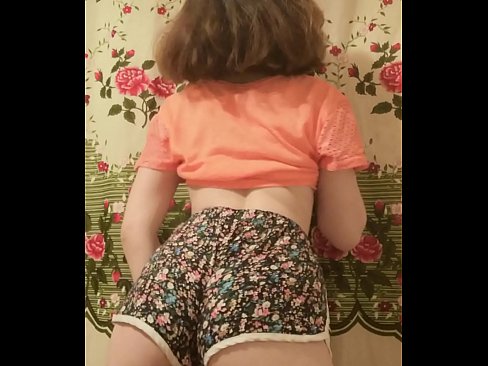 ❤️ Babe żagħżugħa sexy tqaxxir ix-xorts tagħha fuq il-kamera Porn biss f'mt.passionateembracespotlight.ru ☑